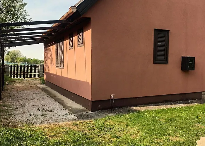 Tulipan Vendeghaz Hébergement de vacances *